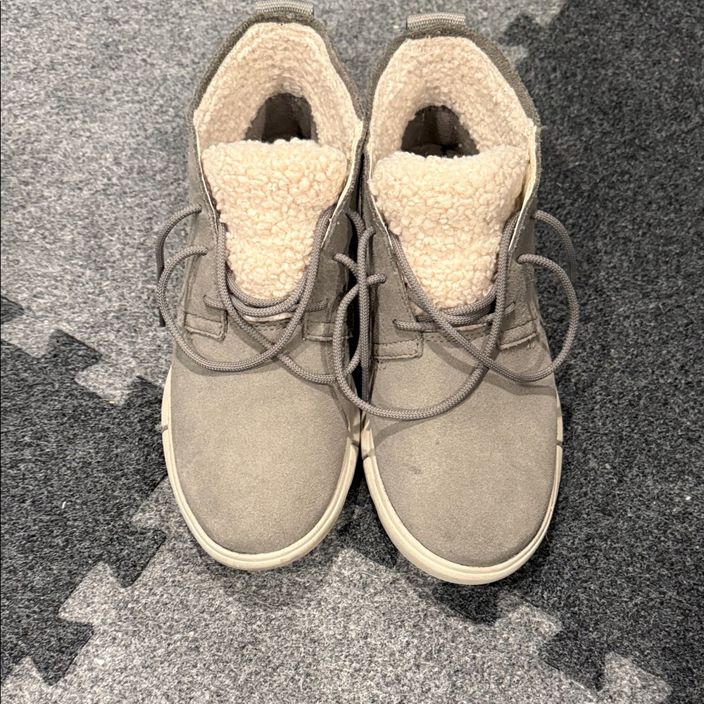 Cozy Gray Sorel Ankle Boots with Sherpa Lining